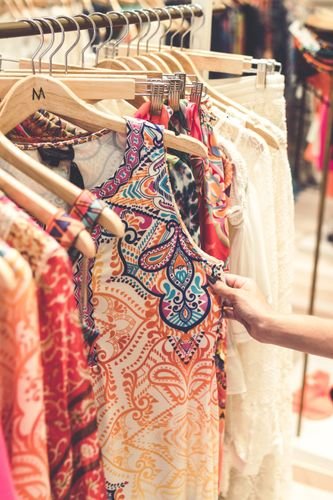 Sustainable Fashion Tips: How to Build an Eco-Friendly Wardrobe